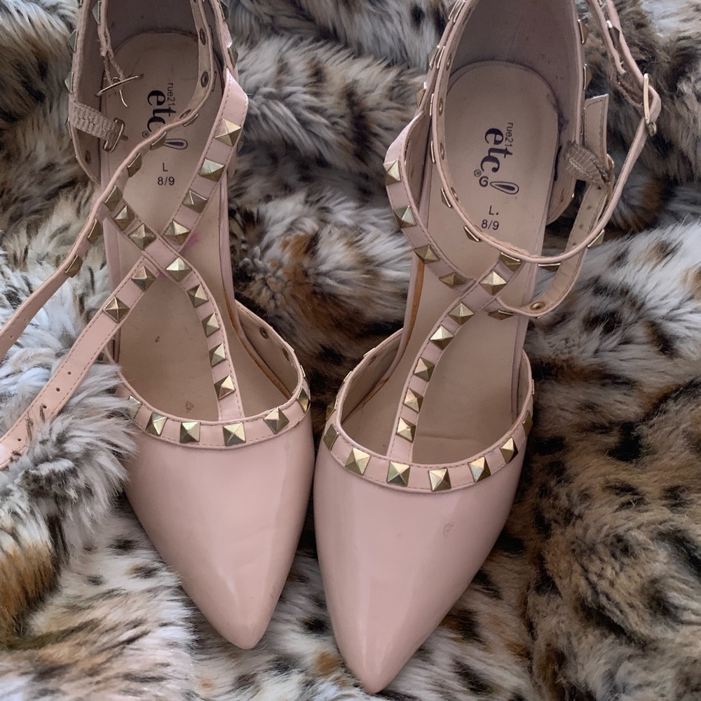 Heel - Picture 3 of 5